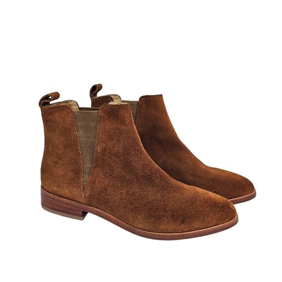 Nisolo Everyday Suede Chelsea Boots in Nutmeg Brown - Picture 2 of 10